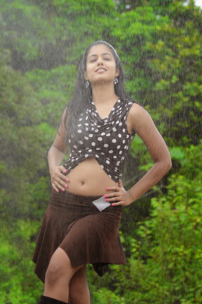 Ishita Dutta Hot Sexy Navel Show In MiniSkirt 4 Aaaadoi