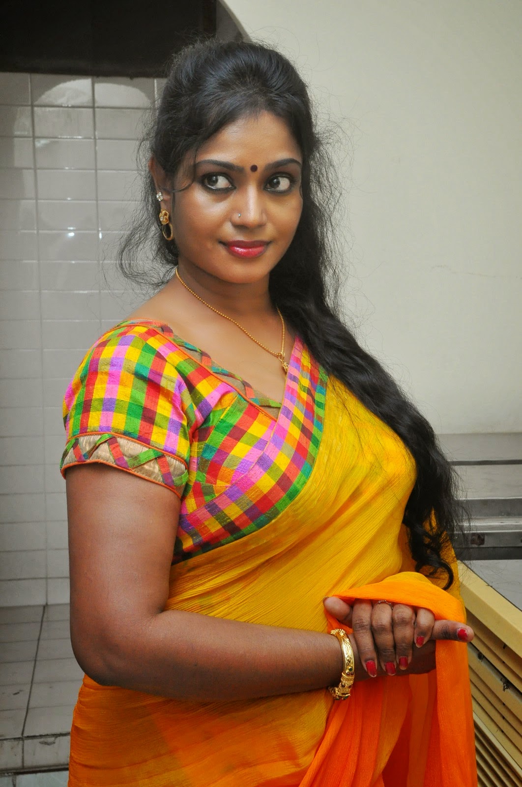 Jayavani Aunty Hot Sexy Navel Show In Yello Saree 3 Aaaadkm