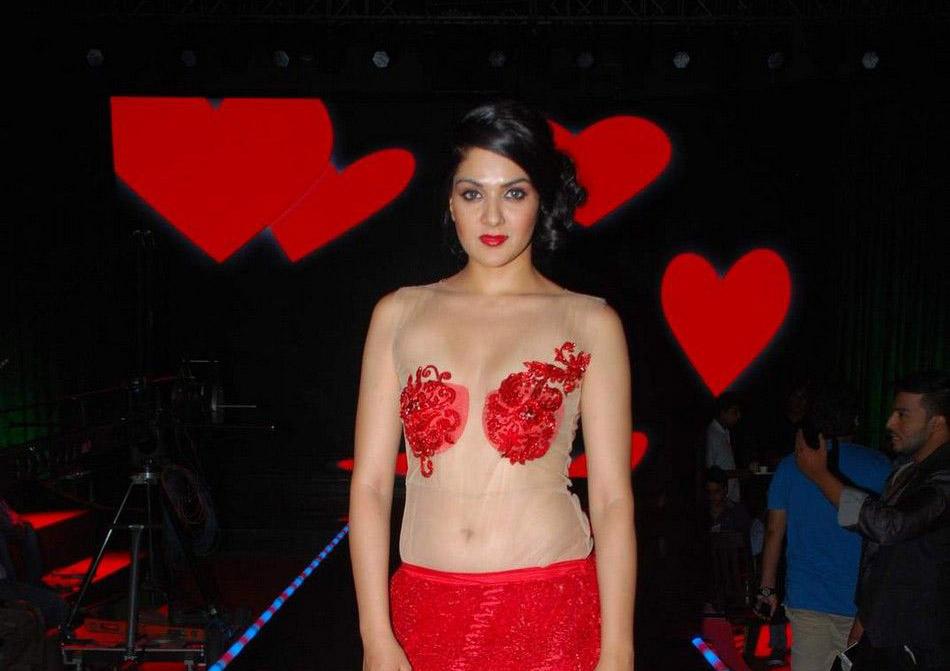 Sakshi Chaudhary Sexy Navel And Cleavage Show In Transparent Dress 5 Aaabjfk