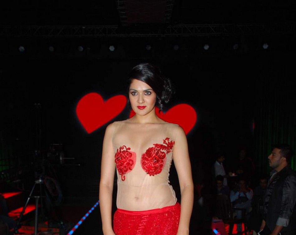 Sakshi Chaudhary Sexy Navel And Cleavage Show In Transparent Dress 6 Aaabmam