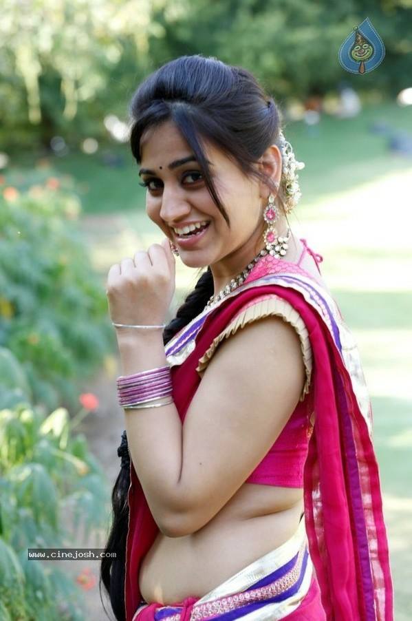 Aksha Pardasany Sexy Navel Show In Saree Photoshoot Stills 001