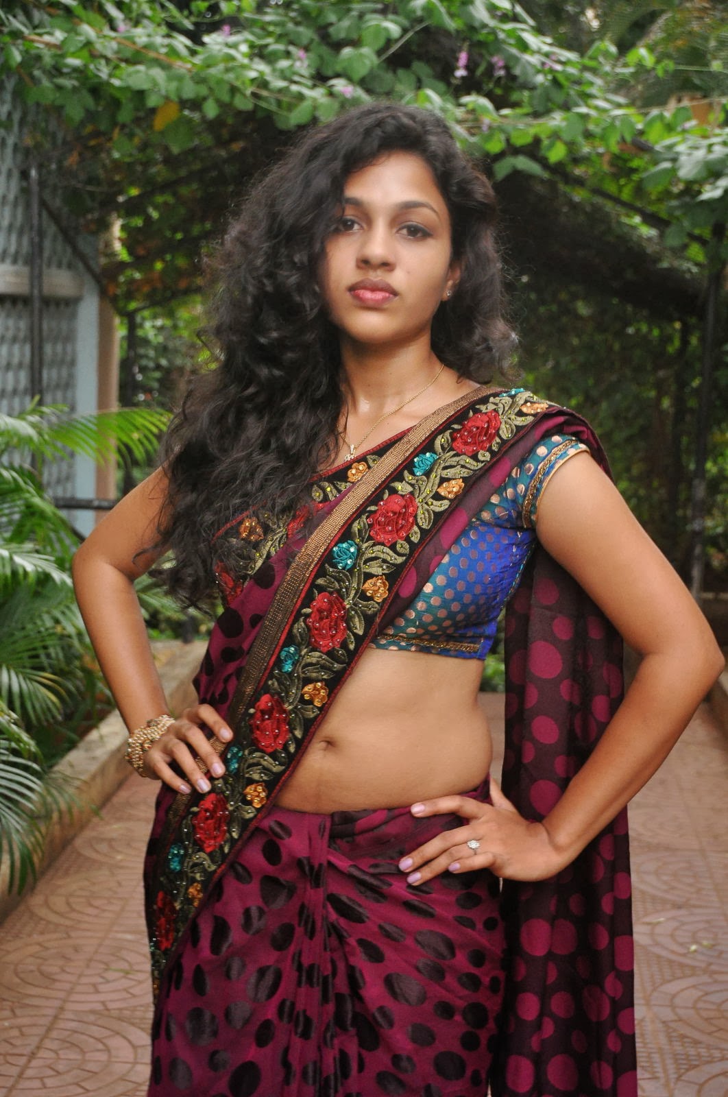 Chaitra Sexy Navel Cleavage Show In Saree Photoshoot Stils 10 Aaaacjo