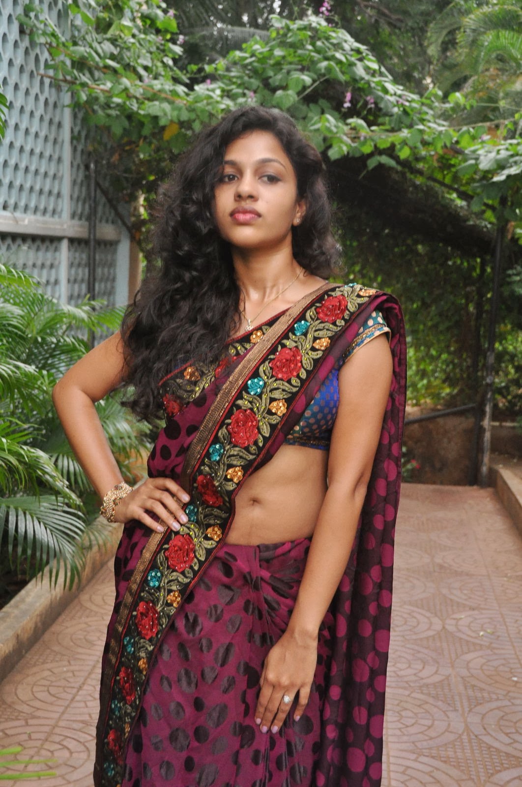 Chaitra Sexy Navel Cleavage Show In Saree Photoshoot Stils 16 Aaaafau