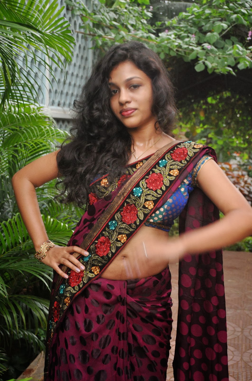 Chaitra Sexy Navel Cleavage Show In Saree Photoshoot Stils 20 Aaaaihk