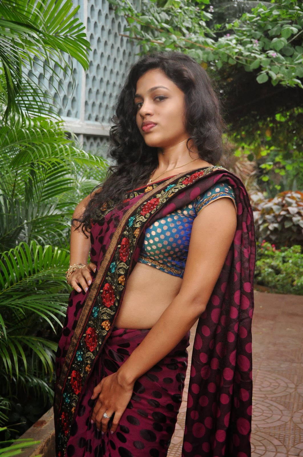 Chaitra Sexy Navel Cleavage Show In Saree Photoshoot Stils 24 Aaaajem