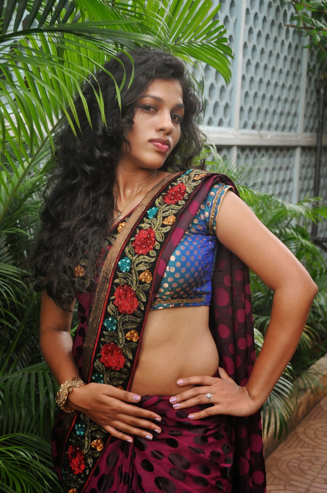 Chaitra Sexy Navel Cleavage Show In Saree Photoshoot Stils 27 Aaaajqa