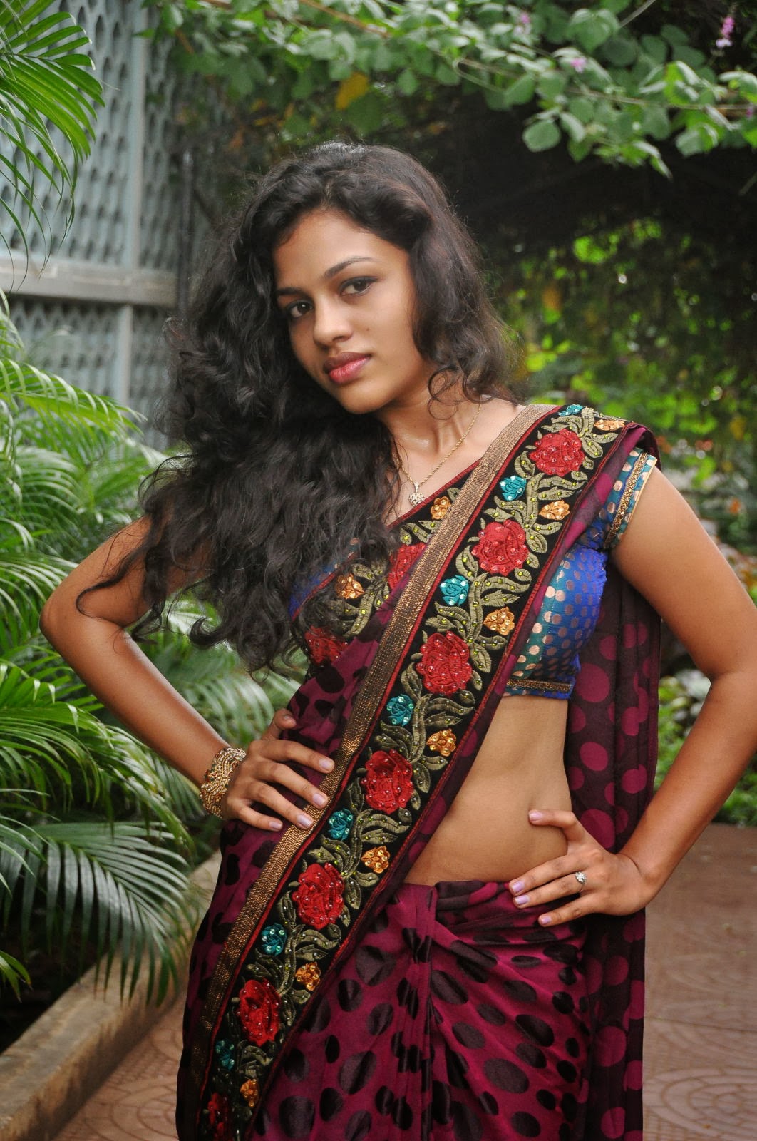 Chaitra Sexy Navel Cleavage Show In Saree Photoshoot Stils 35 Aaaamwq