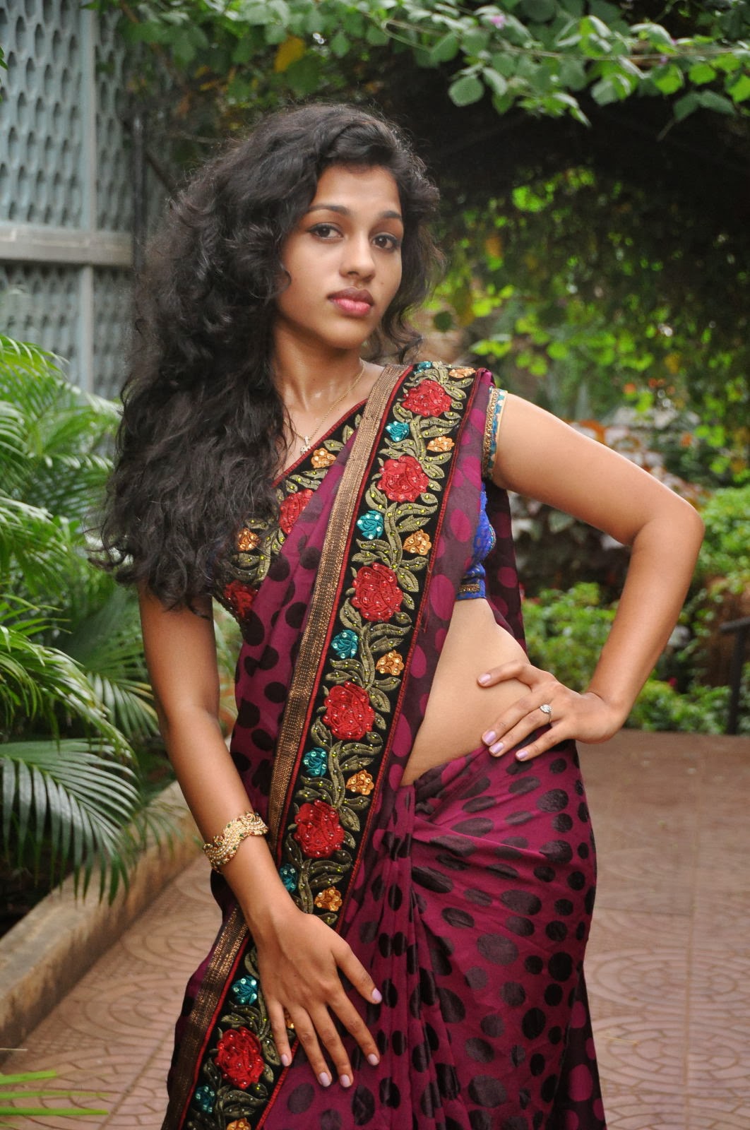 Chaitra Sexy Navel Cleavage Show In Saree Photoshoot Stils 44 Aaaaqhc