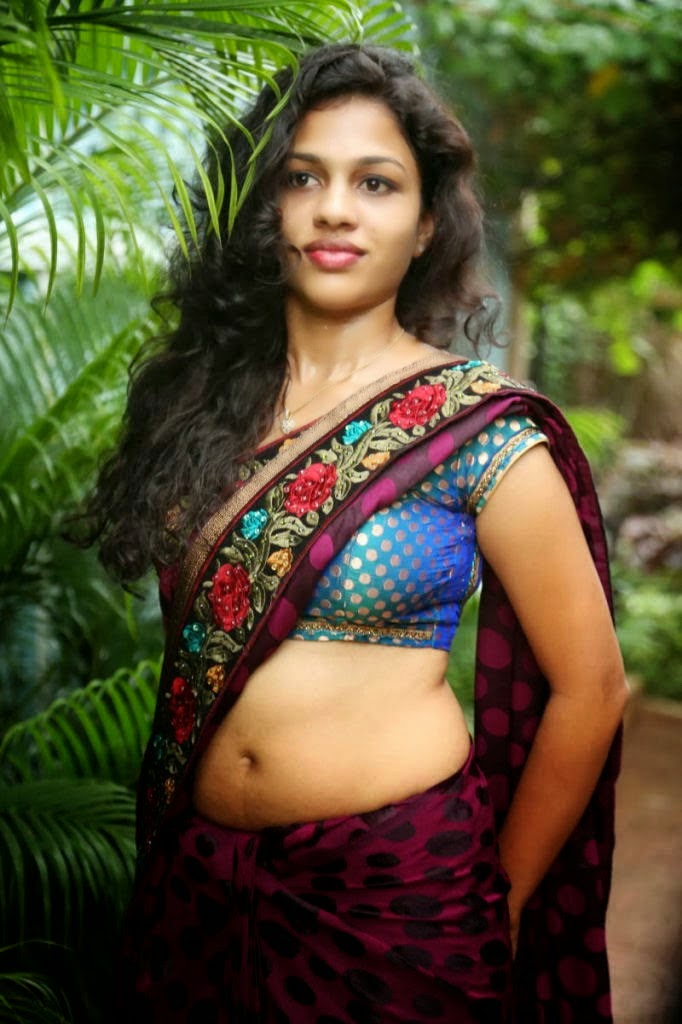 Chaitra Sexy Navel Cleavage Show In Saree Photoshoot Stils 49 Aaaarai