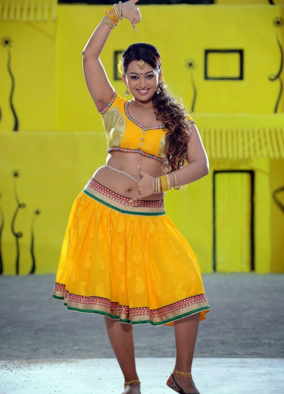Ester Noronha Navel Show In Half Saree Stills From Bhimavaram Bullodu Movie 16 Aaaaewy Aaaabay
