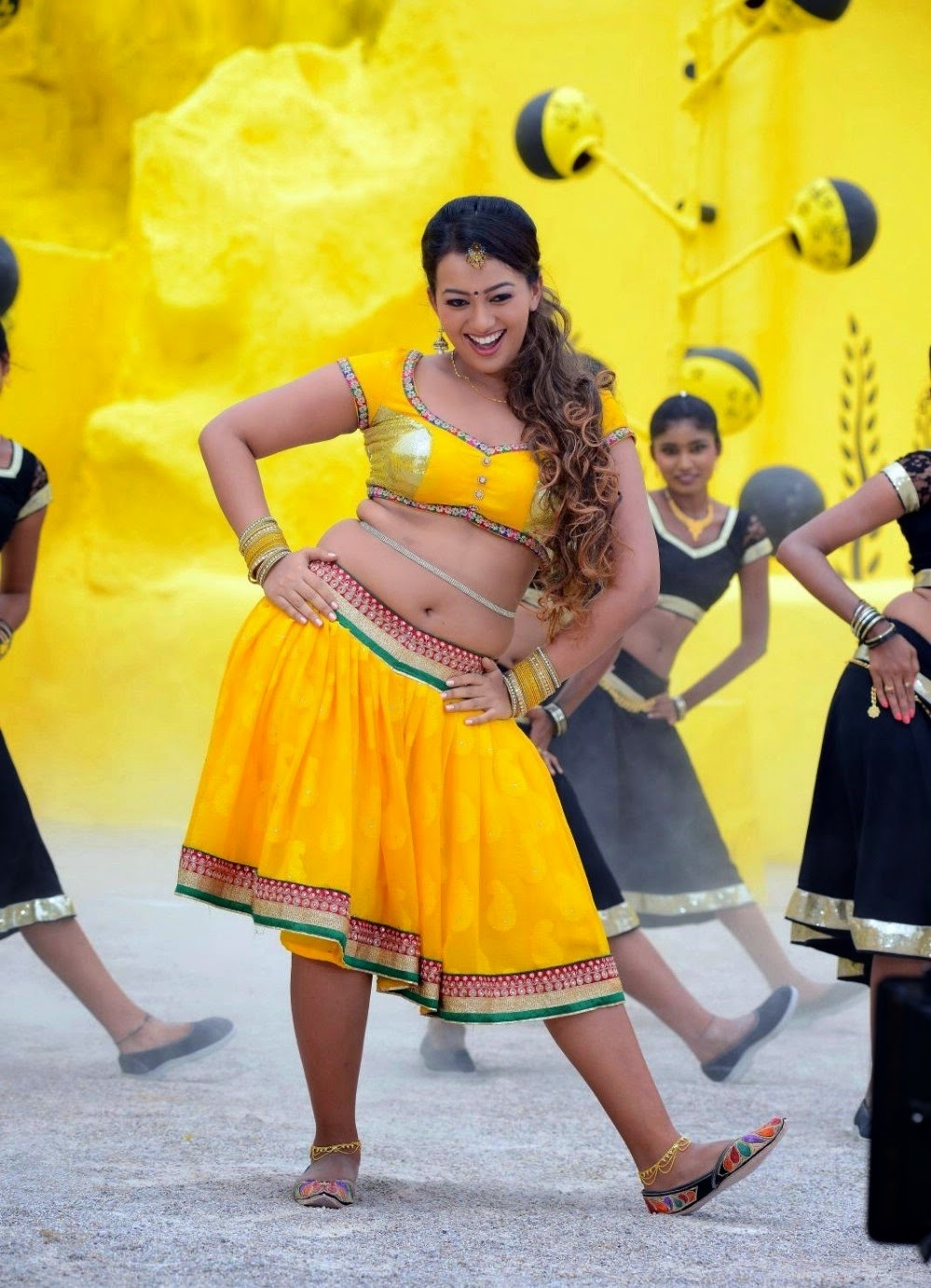 Ester Noronha Navel Show In Half Saree Stills From Bhimavaram Bullodu Movie 19 Aaaafua Aaaabmm