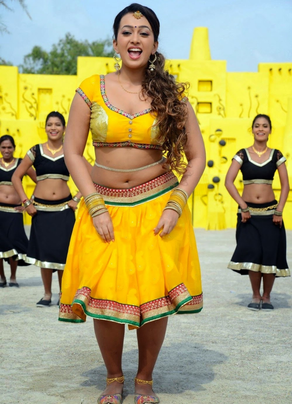 Ester Noronha Navel Show In Half Saree Stills From Bhimavaram Bullodu Movie 7 Aaaavhw Aaaacvc