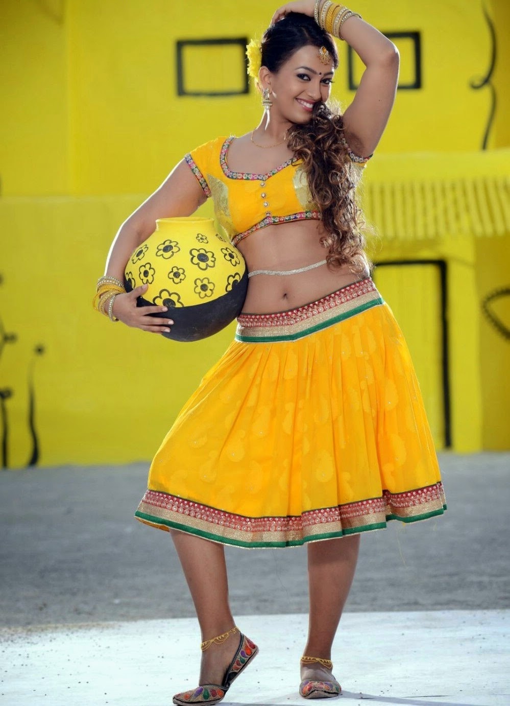 Ester Noronha Navel Show In Half Saree Stills From Bhimavaram Bullodu Movie 8 Aaaawui Aaaacyy
