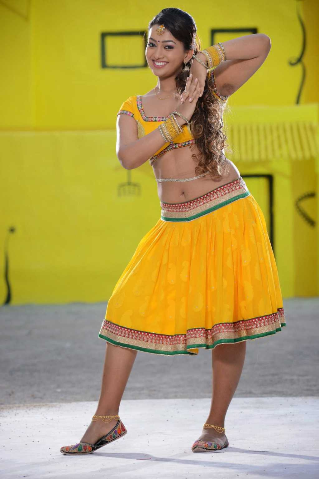 Ester Noronha Navel Show In Half Saree Stills From Bhimavaram Bullodu Movie 9 Aaaaycy Aaaadcu