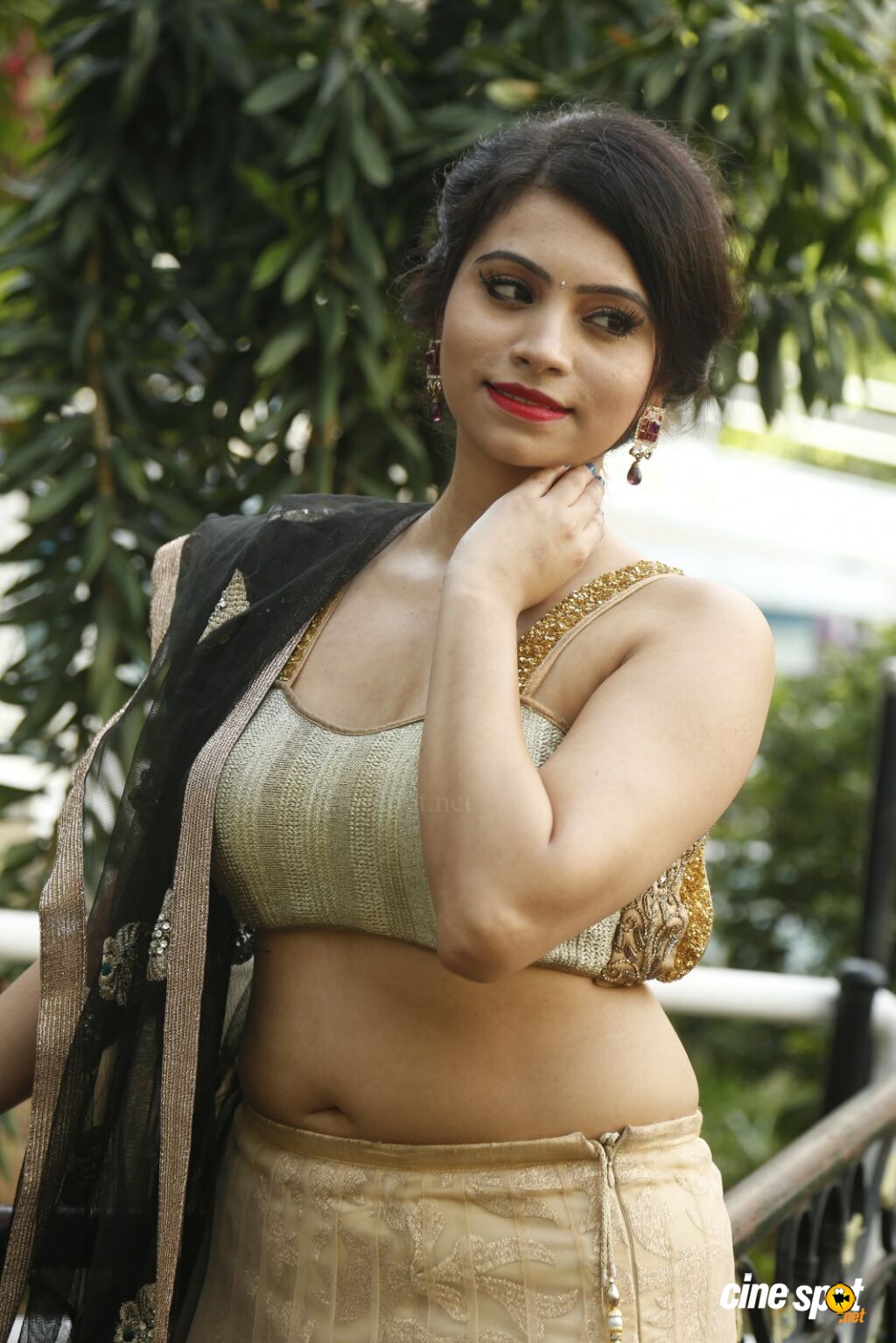 Priyanka Ramana Hot Sexy Navel Show In Saree PhotoShoot Stills 1 Aaaaapk