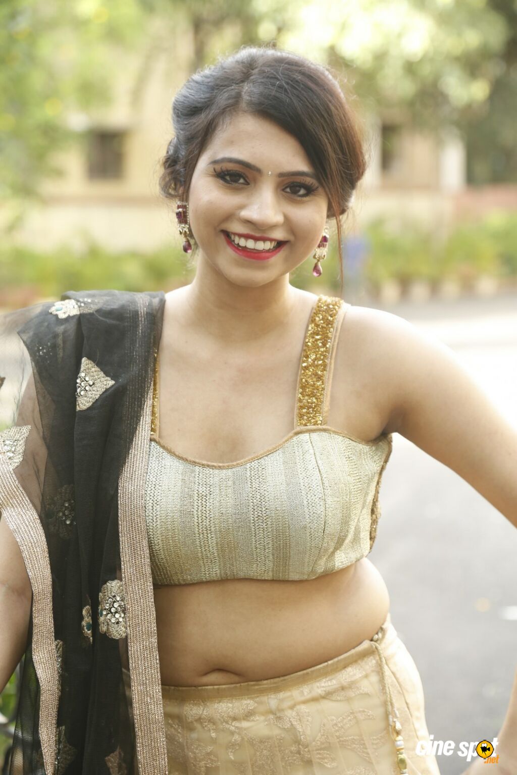 Priyanka Ramana Hot Sexy Navel Show In Saree PhotoShoot Stills 3 Aaaaewy