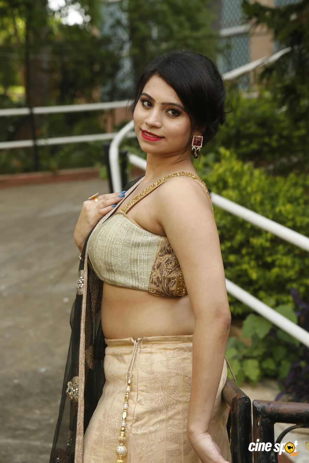 Priyanka Ramana Hot Sexy Navel Show In Saree PhotoShoot Stills 5 Aaaahsa