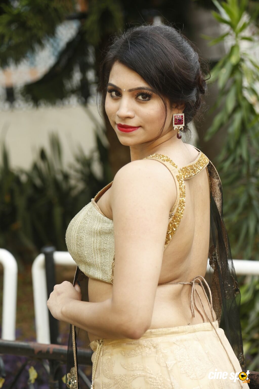 Priyanka Ramana Hot Sexy Navel Show In Saree PhotoShoot Stills 6 Aaaajem
