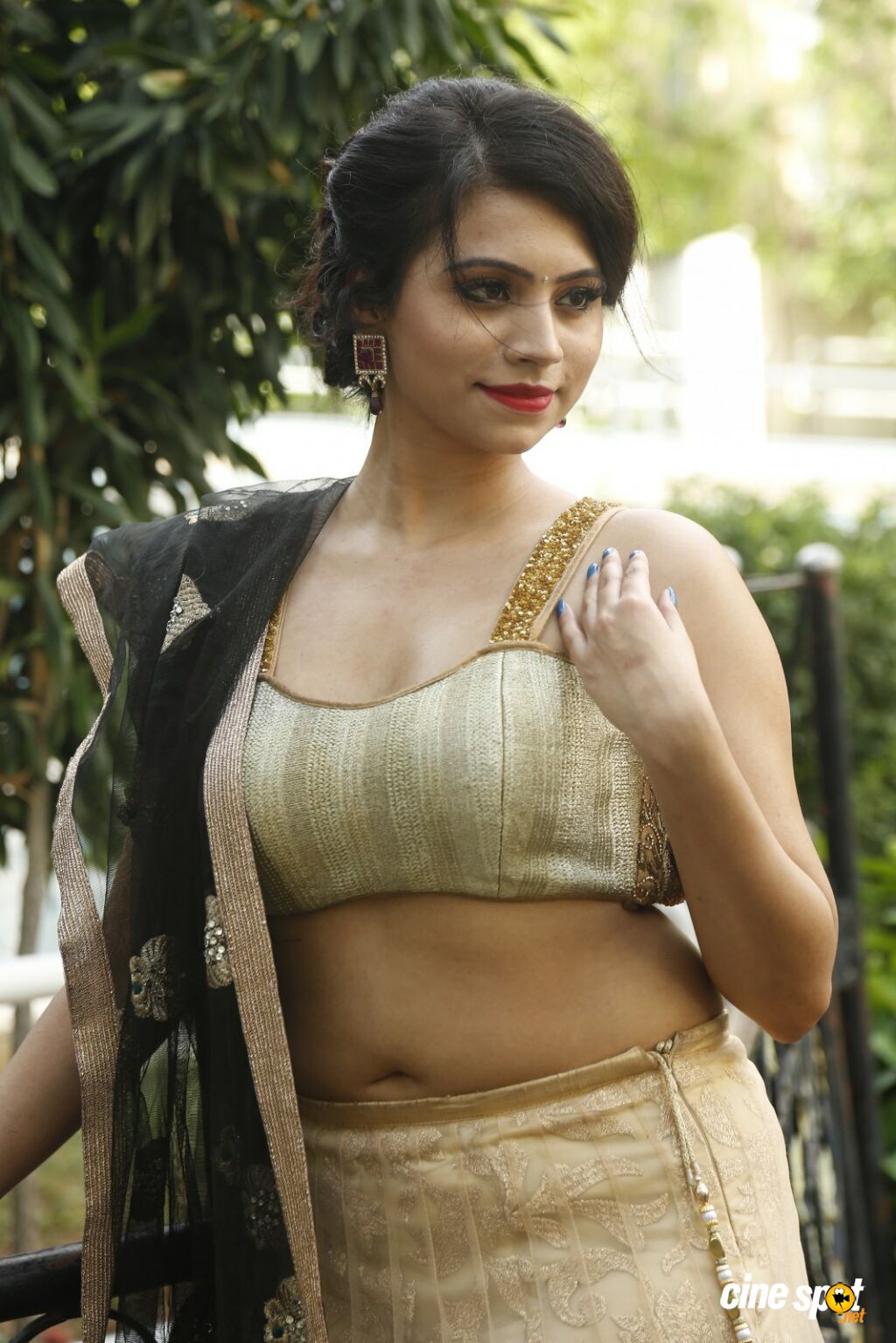 Priyanka Ramana Hot Sexy Navel Show In Saree PhotoShoot Stills 7 Aaaaknc