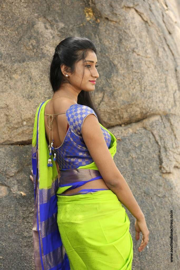 Sravani Yadav Sexy Navel Show In Saree At Silk India Expo 2018 Curtain Raiser 9 Aaabrmu