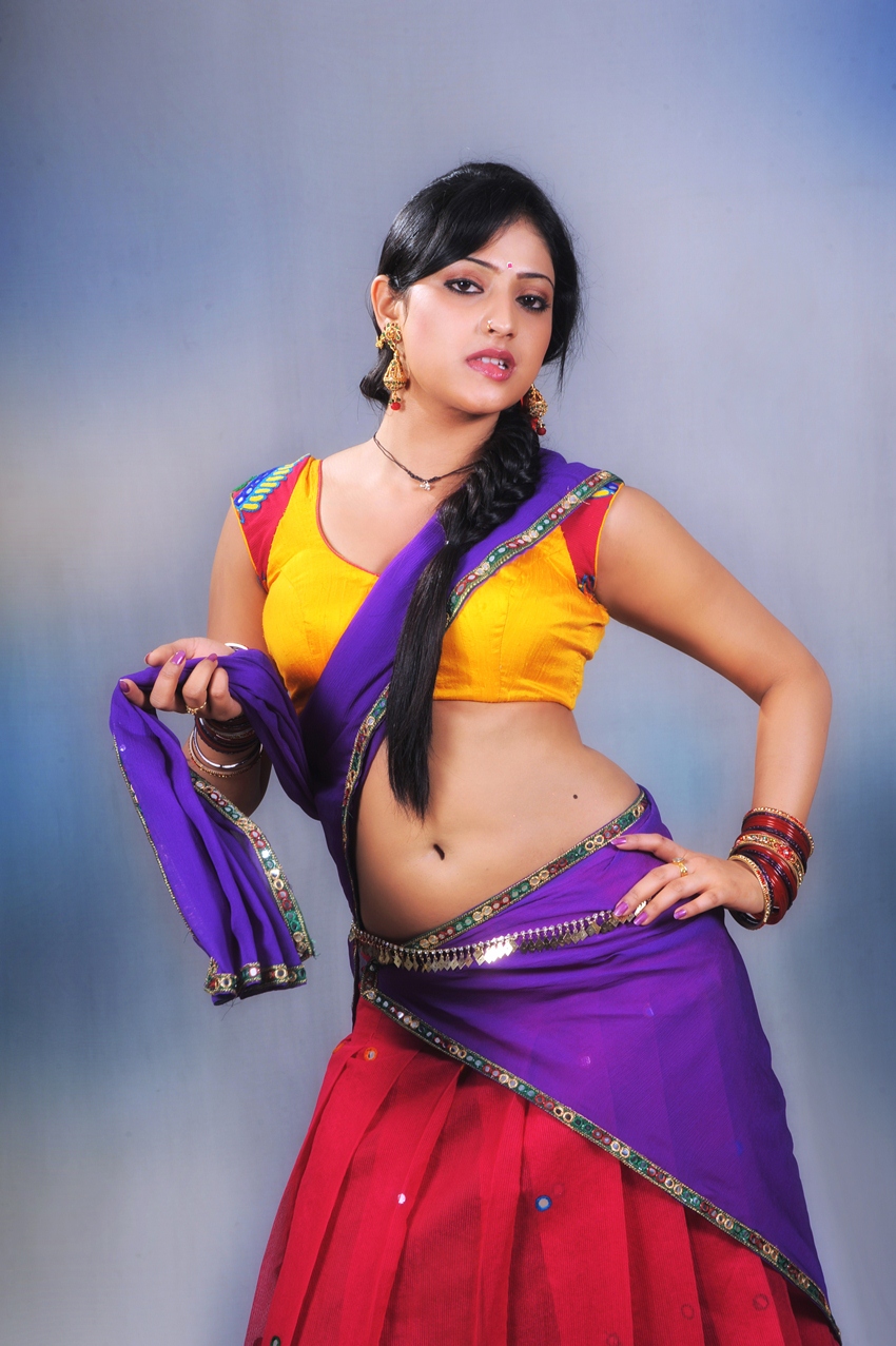Hari Priya Hariprriya Sexy Navel Show In Saree Photos 61