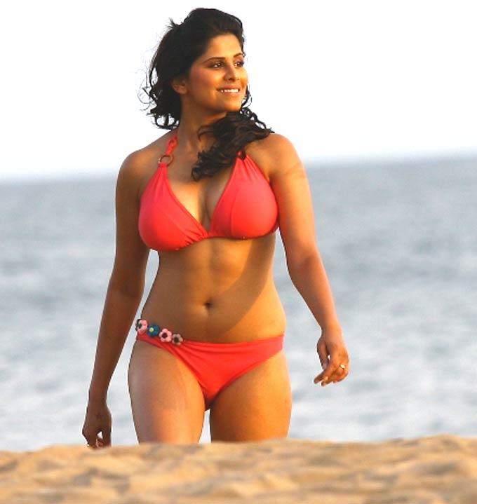 Sai Tamhankar Hot Sexy Bikini Navel Clevage Show PhotoShoot Stills 2 Aaaafau