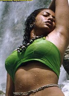 Sanghavi Yesteryear 90’s Actress Sexy Navel and Cleavage Show Photos Collection