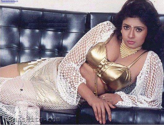 Sanghavi Yesteryear 90s Actress Sexy Navel And Cleavage Show Photos Collection 2H