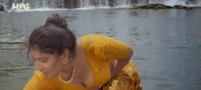 Sanghavi Yesteryear 90s Actress Sexy Navel And Cleavage Show Photos Collection 6H