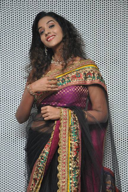 Actress Anupriya Goenka Sexy Navel And Cleavage Show In Transparent Saree Photoshoot Stills 0H