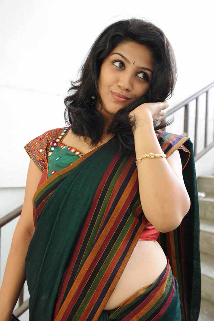 Actress Supriya Aysola Sexy Navel Show In Saree Photoshoot Stills 0H