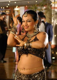 Flora Saini Sexy Navel and Cleavage Show In Tamil Movie Kanagavel Kakka Stills – Asha Saini