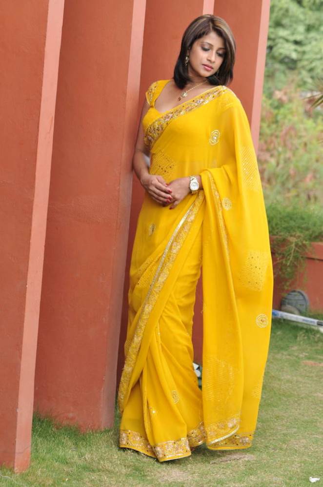 Nadeesha Hemamali Sexy Cleavage And Backside Show In Yellow Saree Photoshoot Stills 4H