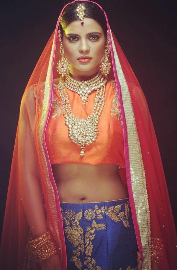 Actress Aishwarya Rajesh Sexy Navel Show Latest Photos 01