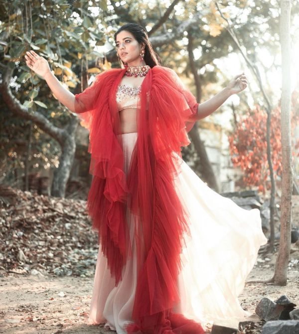Actress Aishwarya Rajesh Sexy Navel Show Latest Photos 0H