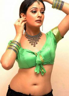 Actress Kiran Rathod Sexy Navel and Cleavage Show In Green Saree Photoshoot Stills