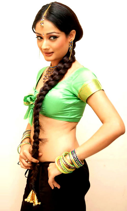 Actress Kiran Rathod Hot Sexy Navel And Cleavage Show In Green Saree Photoshoot Stills 2H