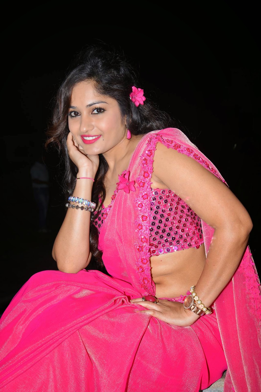 Actress Madhavi Latha Sexy Navel Show In Saree Photoshoot Stills 0H