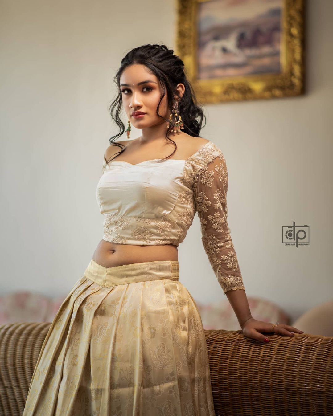 Actress Raveena Daha Hot Sexy Navel Show Photoshoot Stills 39