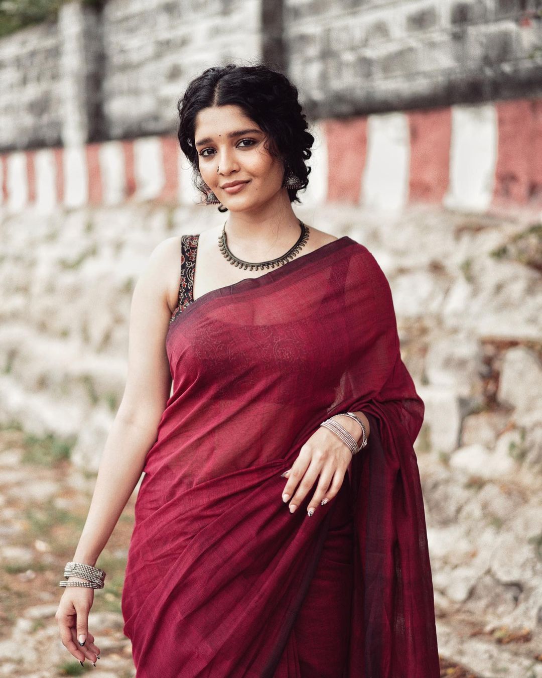 Actress Ritika Singh Hot Sexy Navel And Cleavage Show In Transparent Red Saree Photoshoot Stills 0H