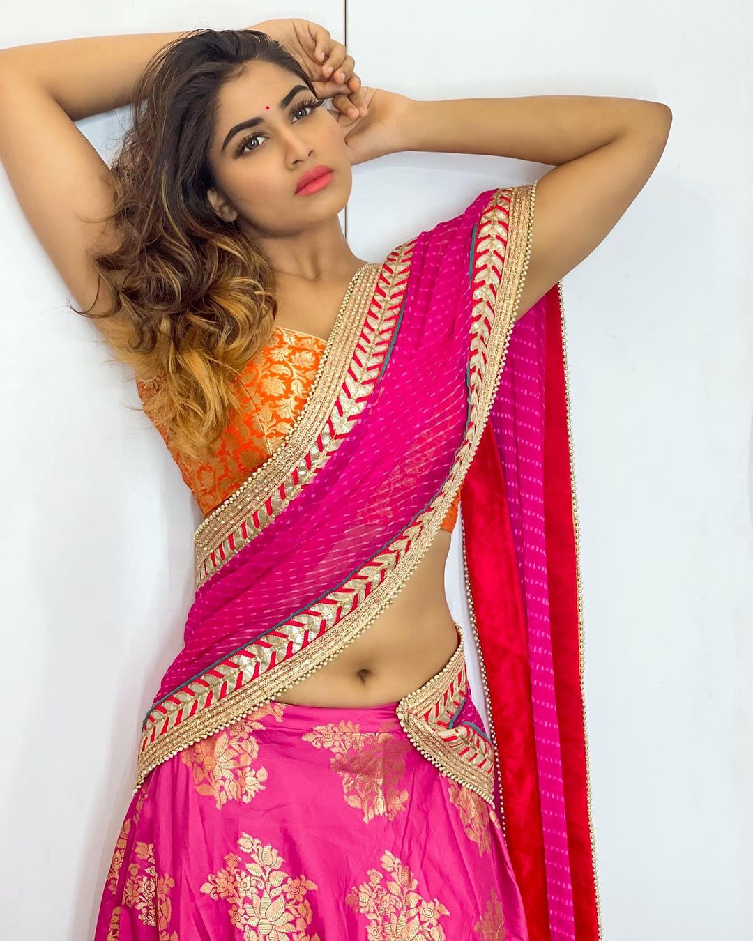 Actress Shivani Narayanan Hot Sexy Navel Show In Black Saree Photos 19