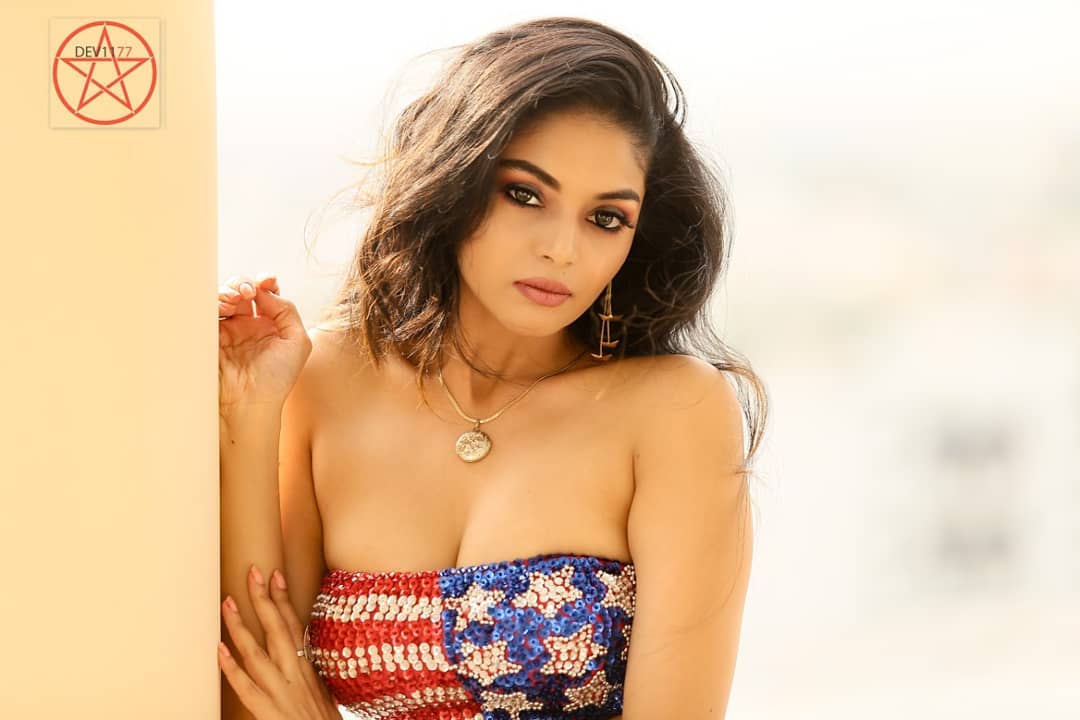 Sanam Shetty Hot Sexy Navel Show In Bikini Photoshoot Stills 79