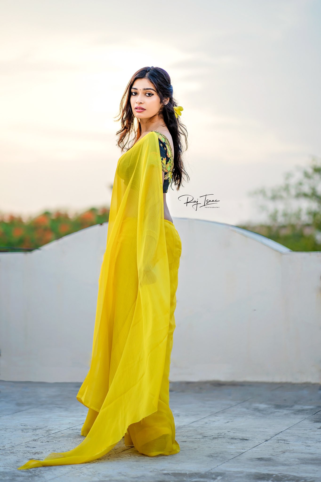 Actress Dharsha Gupta Hot Sexy In Yellow Saree Photoshoot Stills 21