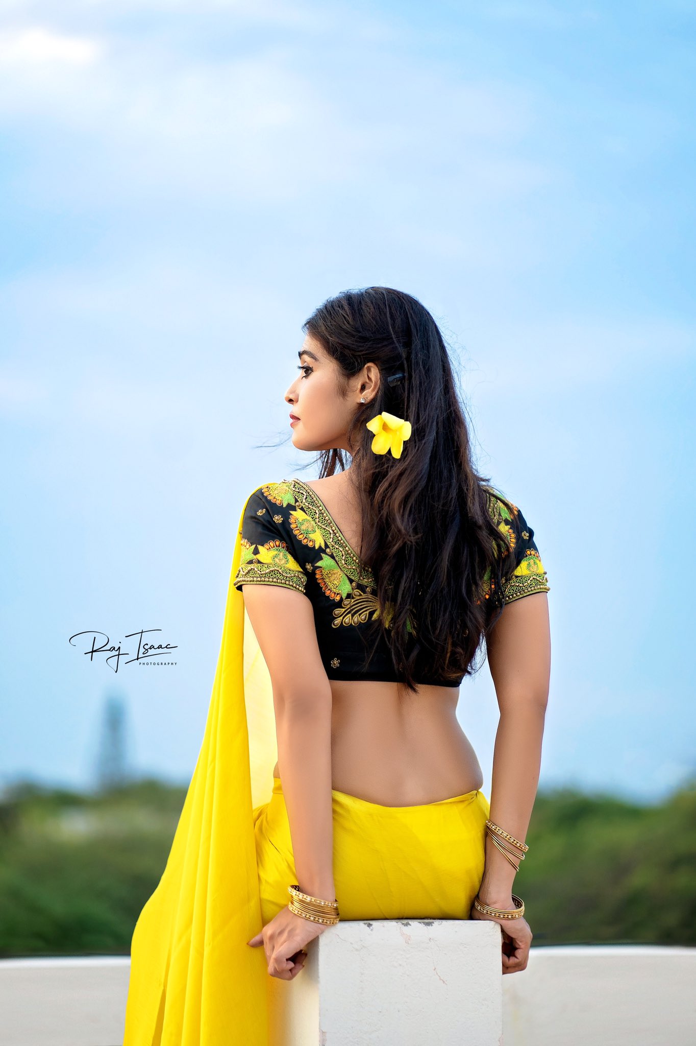 Actress Dharsha Gupta Hot Sexy In Yellow Saree Photoshoot Stills 39