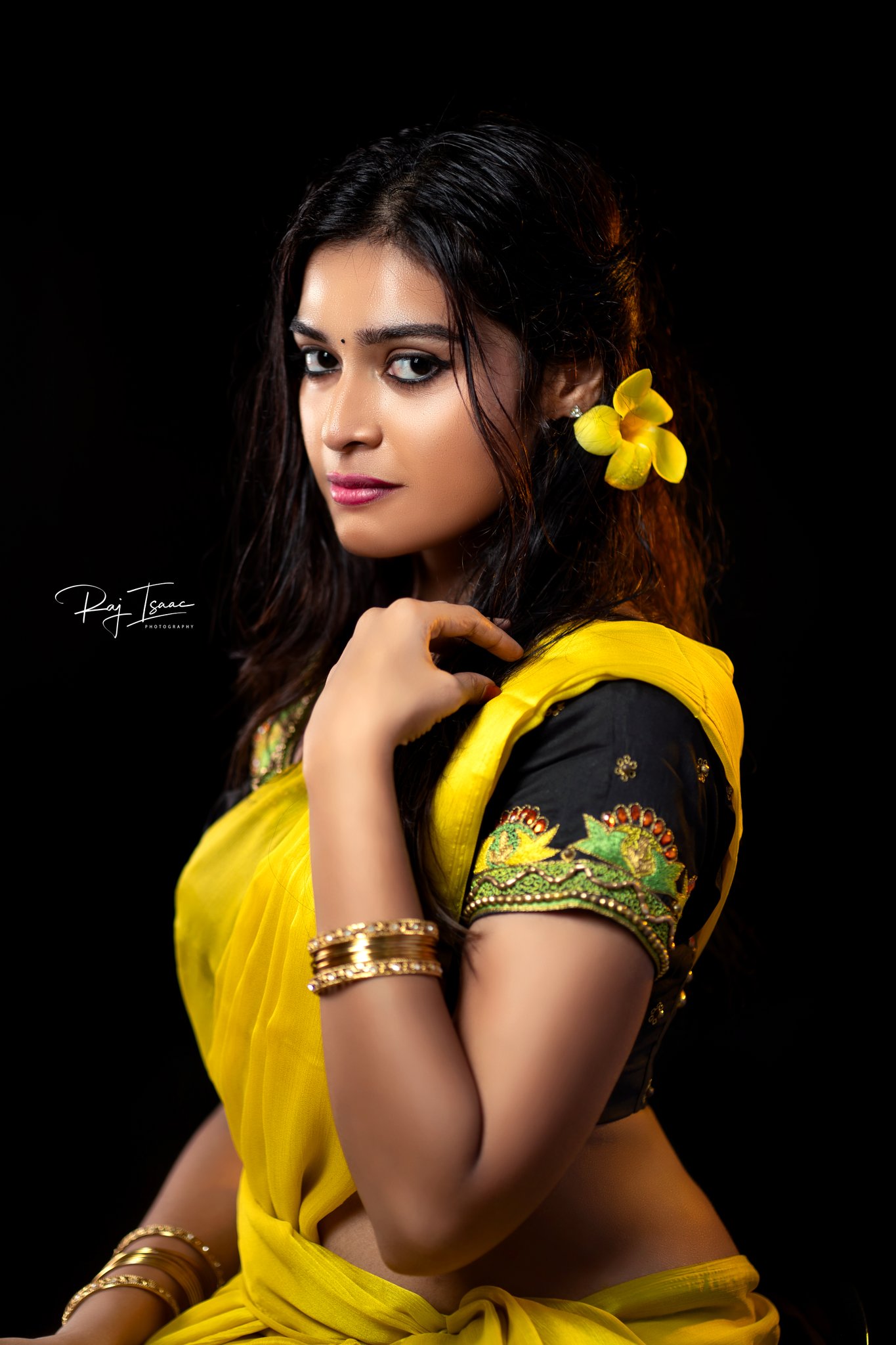 Actress Dharsha Gupta Hot Sexy In Yellow Saree Photoshoot Stills 41