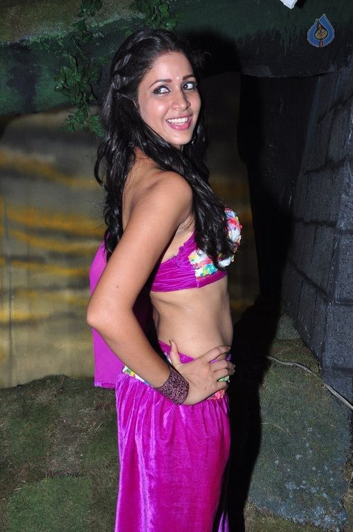 Actress Lavanya Tripathi Hot Sexy Navel Show Photos 4H