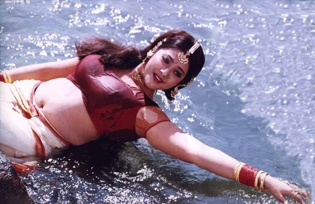 Actress Meena Hot Navel Show In Bikini Saree Photos Collection 2H