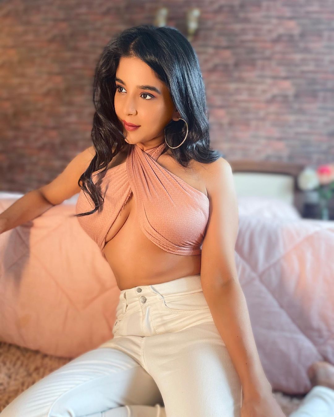 Actress Sakshi Agarwal Hot Sexy Cleavage Navel Show In Half Dress Photoshoot Stills 0H