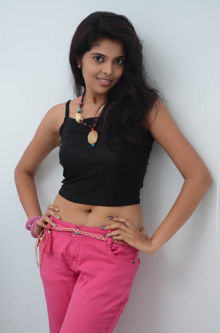 Actress Shravya Varma Hot Sexy Navel Show Photoshoot Stills 19