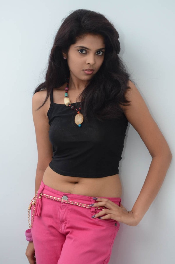 Actress Shravya Varma Hot Sexy Navel Show Photoshoot Stills 39